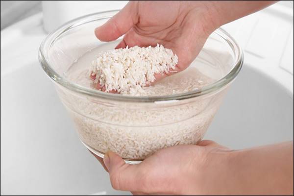 9 فوائد لماء الأرز للشعر